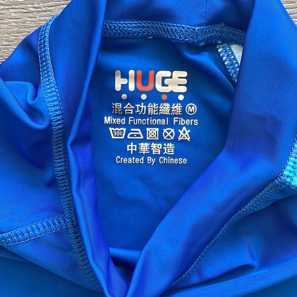 NWOT Rash Guard-M - Picture 2 of 5